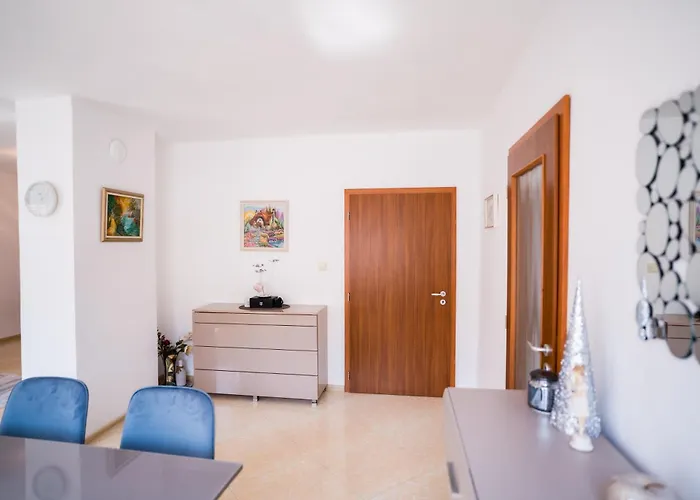 Black Sea Centre By Flat Manаger Warna